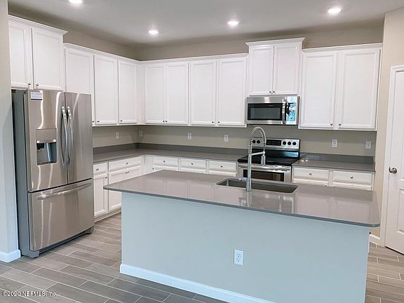 3rd image of 307 Bloomfield Way