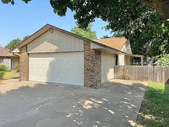 2056 Buggy Whip Ln — Photo 2