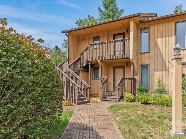 105 Pebble Creek Dr, Asheville, NC 28803