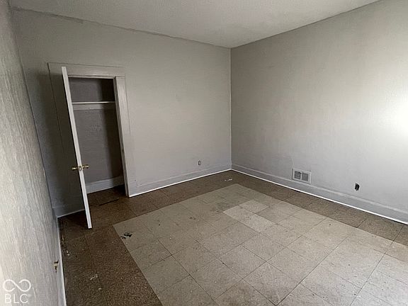 5th image of 529 Lynn St