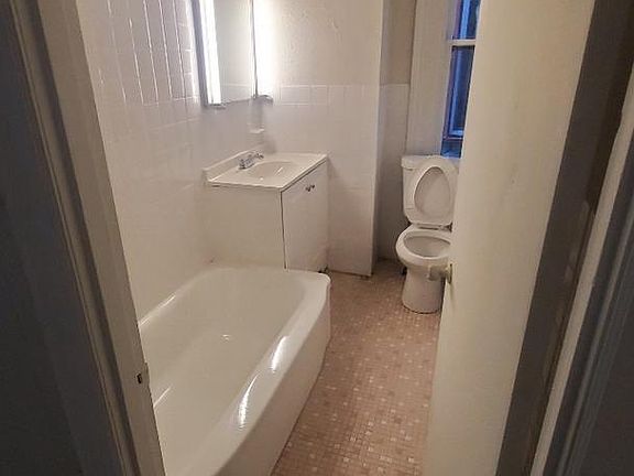 3rd image of 133 S 50th St Floor 1