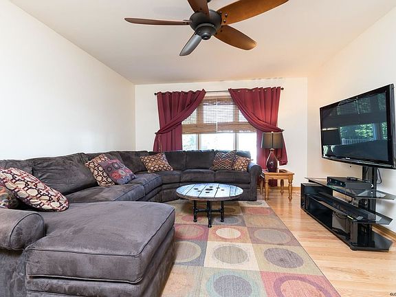 4th image of 30 Stony Brook Dr