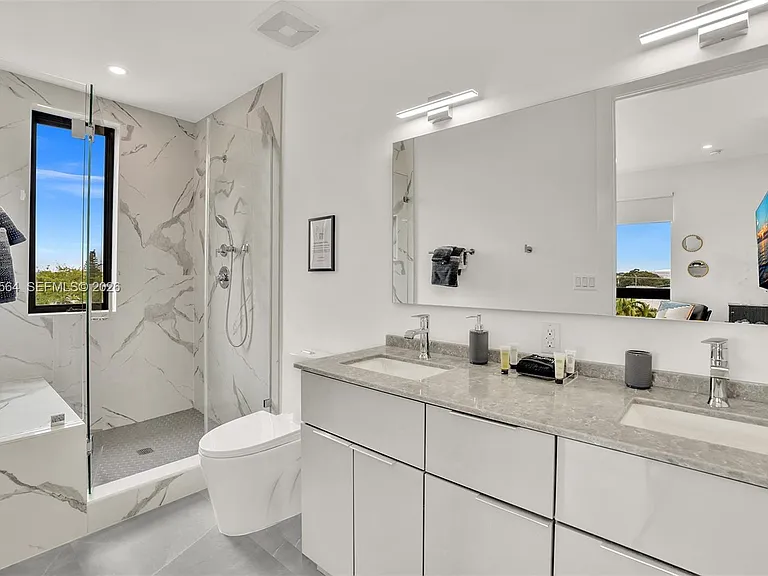 2100 Miami Rd #401 — Photo 13