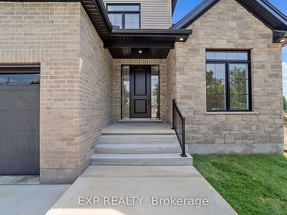 4th image of 253 John St
