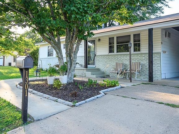 3rd image of 1301 Reeves Ave