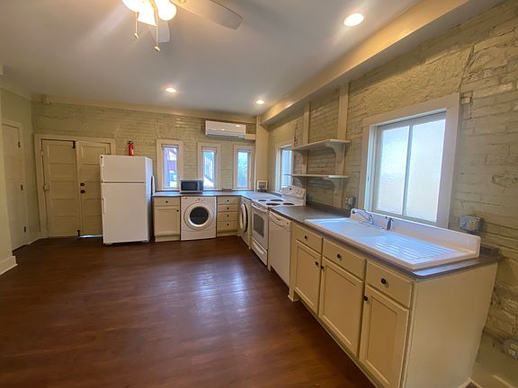 Kitchen with Appliances