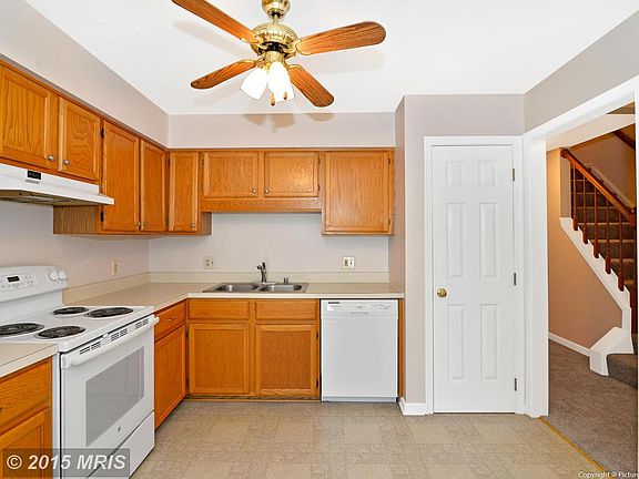 4th image of 11 Windward Ct
