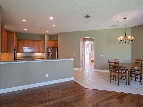3rd image of 7757 Royal Crest Dr