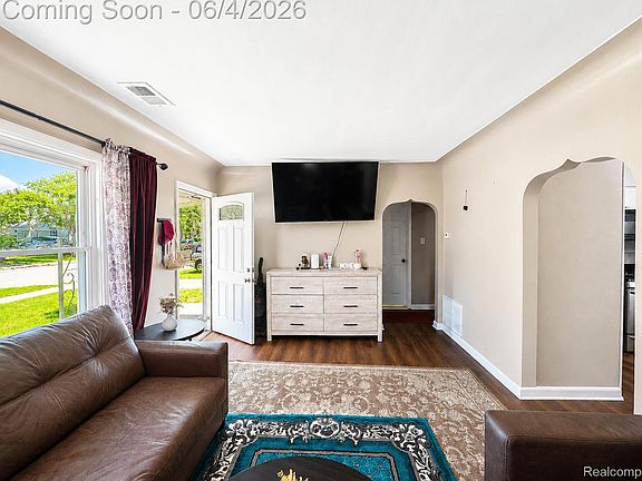 5th image of 24895 Marigold Ave