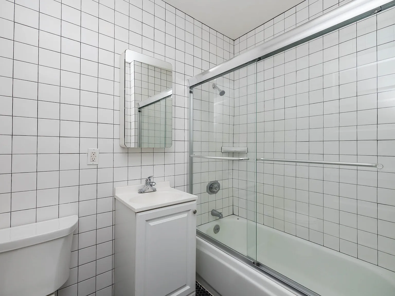 Studio, 220 sqft, $1,395 — Photo 3