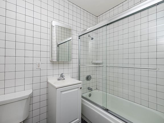 3rd image of 581 Ofarrell St #301