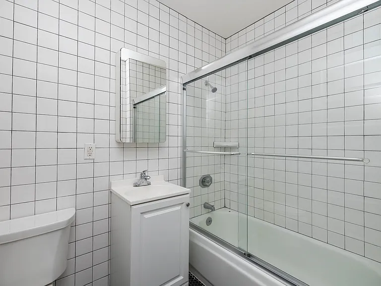 581 Ofarrell St #301 — Photo 3