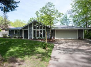 3038 Rennells Rd, Spring Lake, MI 49456