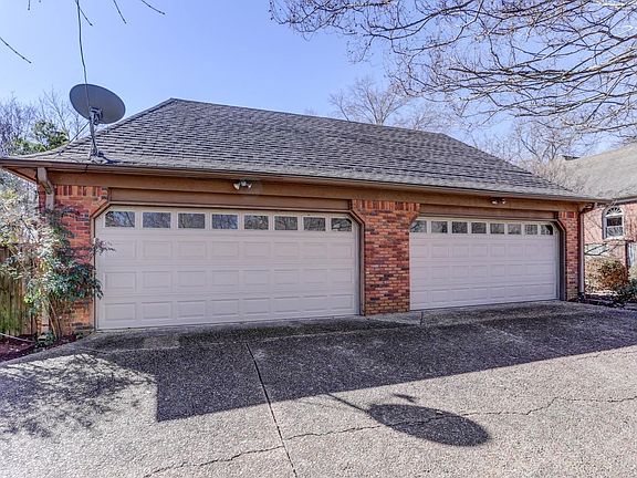 3rd image of 344 Greenway Pl