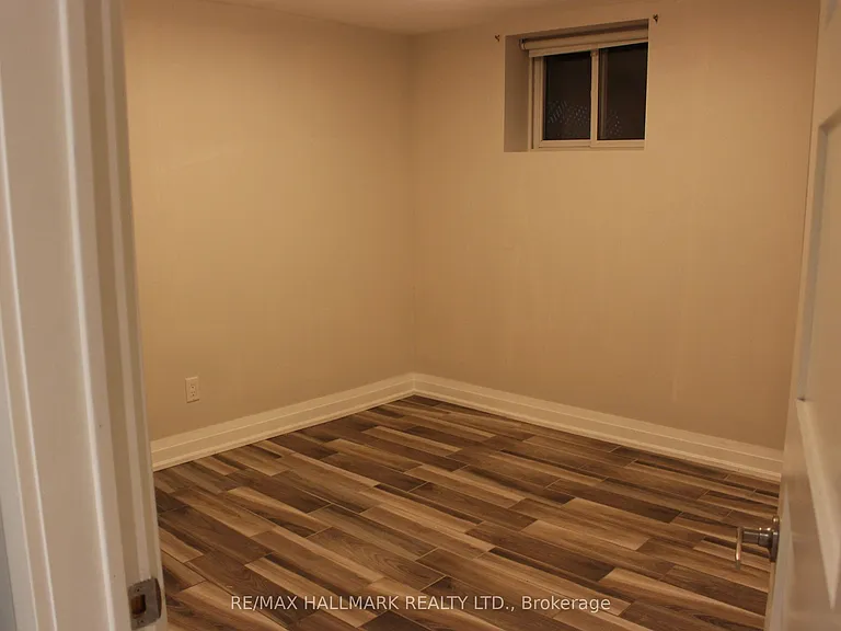 41 Treeview Dr #LOWER — Photo 13