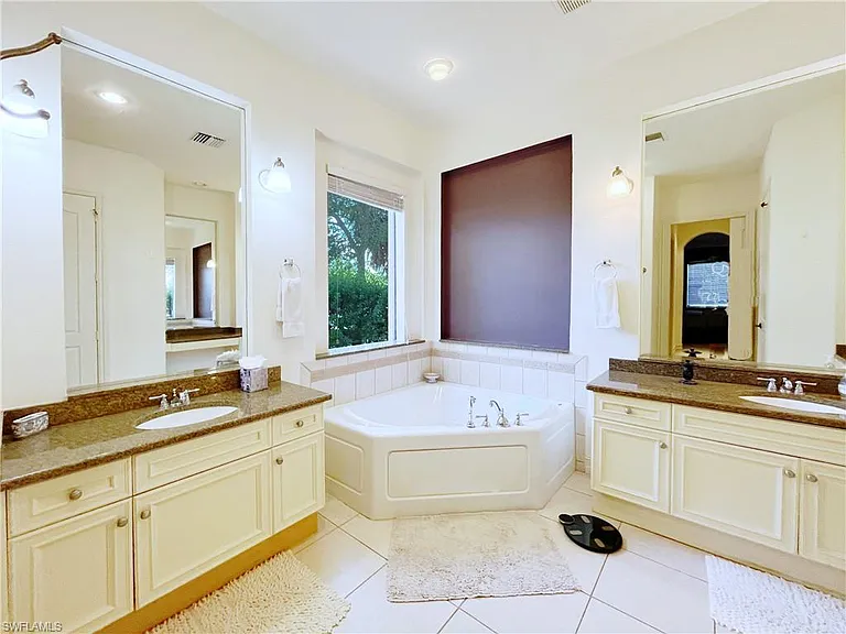 1366 Serrano Cir — Photo 23
