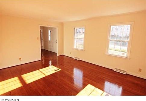 4th image of 516 Brighton Dr