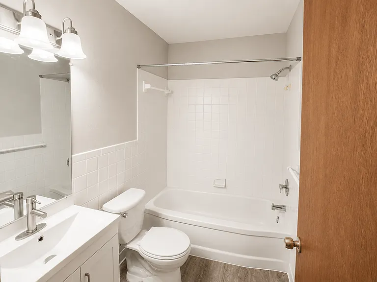Richfield Square Apartments — Photo 36