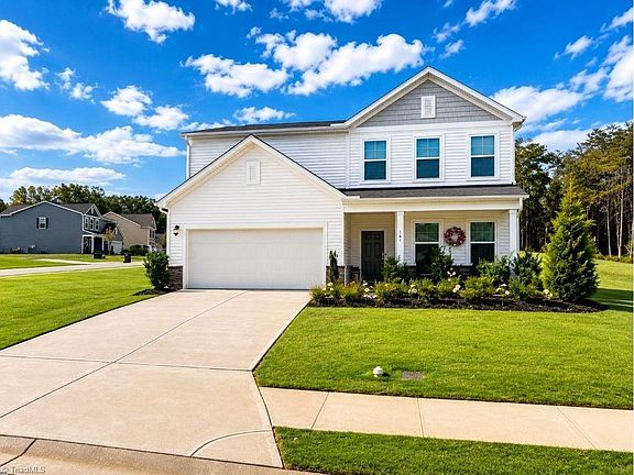 4th image of 141 Cremello Dr