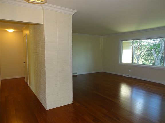 5th image of 855 E G St