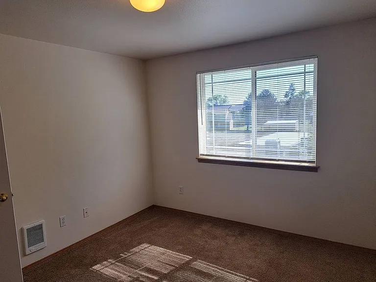 2121 SW Umatilla Ave #4 — Photo 7