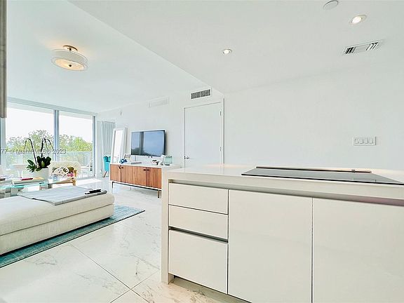 4th image of 1201 20th St APT 408