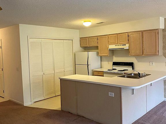 3rd image of 2918 Mulberry Ln #B