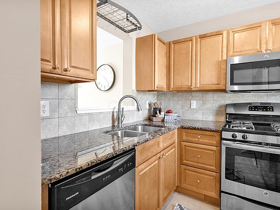 4th image of 4078 Blendon Point Dr #61C