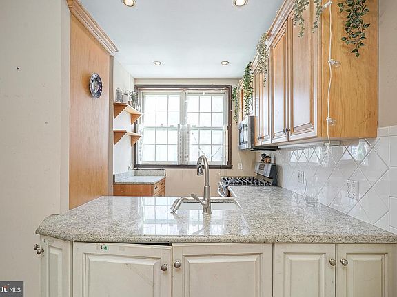 5th image of 522 S 24th St