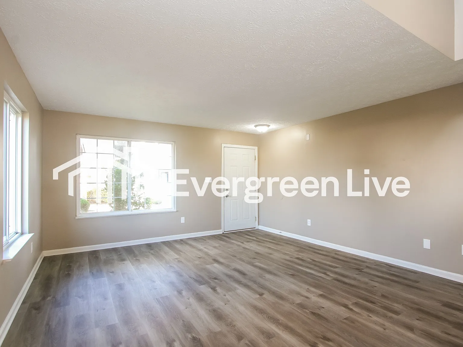 3 bed, 2.5 bath, 1677 sqft, $1,645 — Photo 3