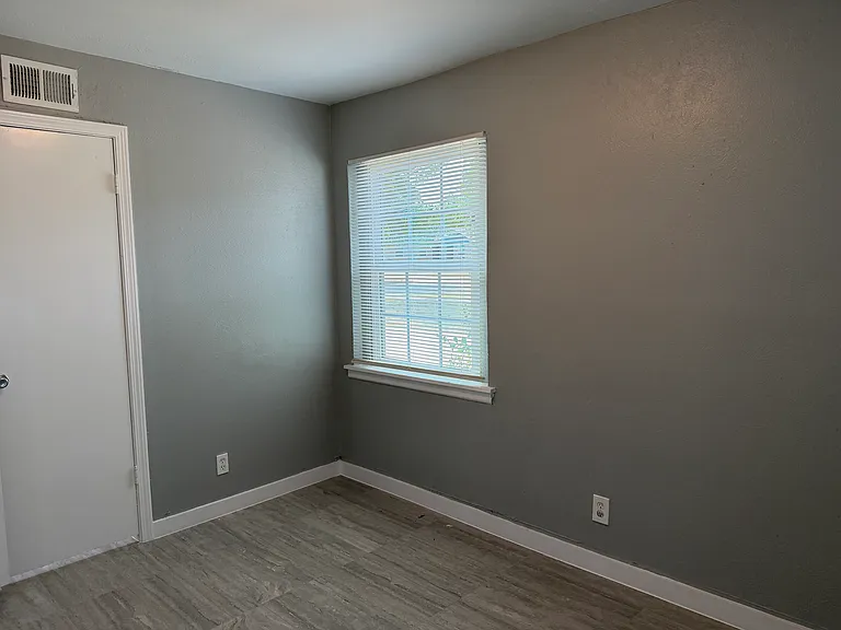 2502 Normont Cir — Photo 12