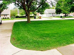 6909 Roseland Dr, Urbandale, IA 50322