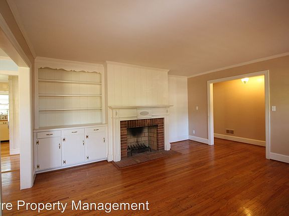 4th image of 2113 Southview Dr