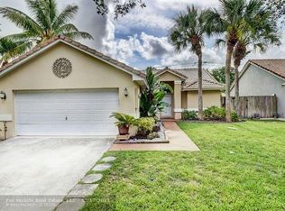 1135 E Lancewood Pl, Delray Beach, FL 33445