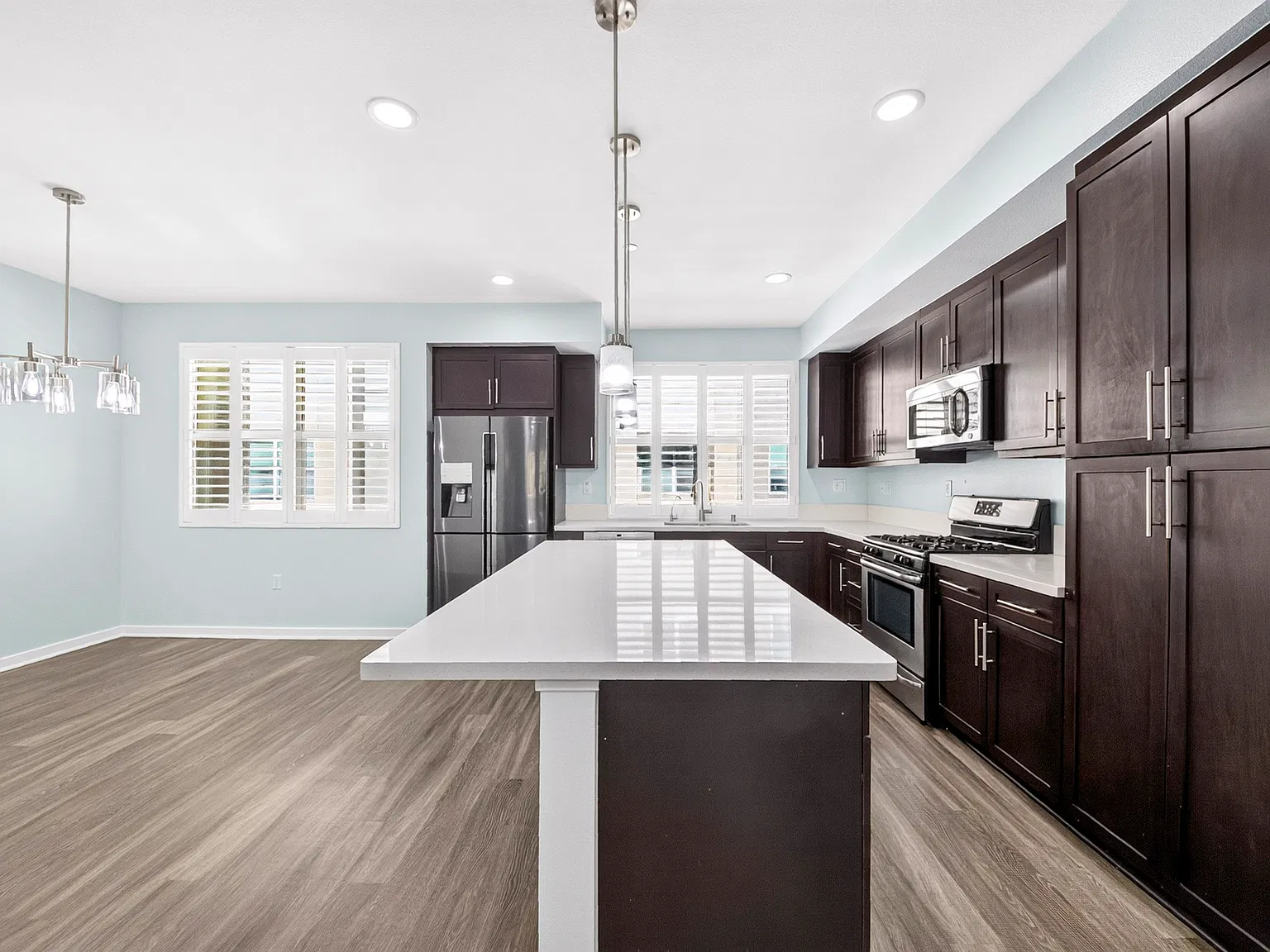 4 bed, 2091 sqft, $4,250 — Photo 3