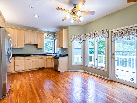 4th image of 4 Oakshire Way