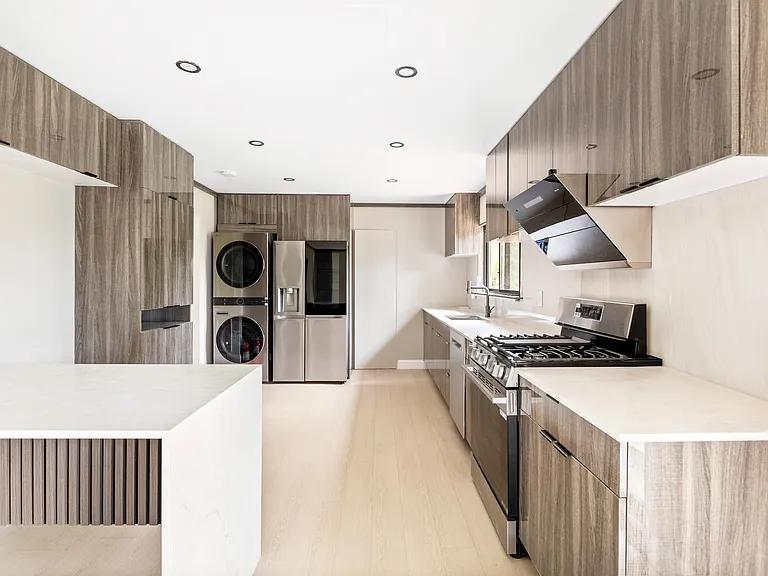 25 Adrienne Ln — Photo 4