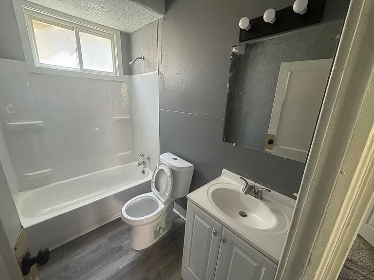 11115 Notre Dame Ave — Photo 17