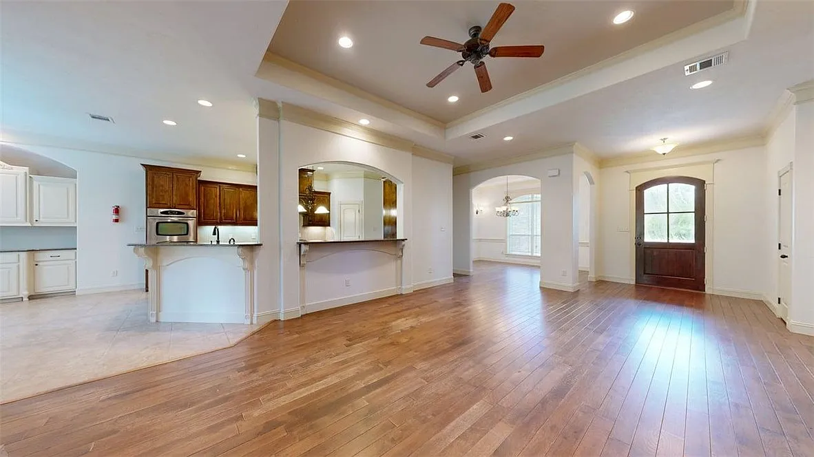 4 bed, 3.5 bath, 3252 sqft, $3,400 — Photo 4