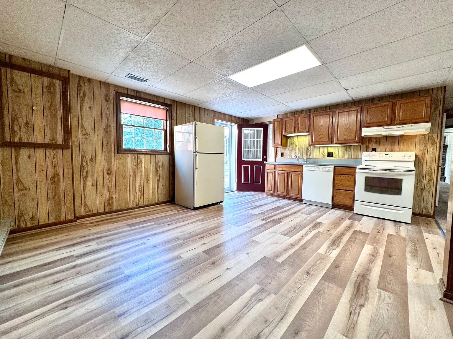 1 bed, 1300 sqft, $1,300 — Photo 4