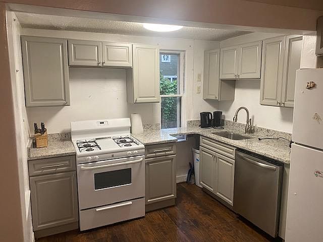 Kitchen upgrades
open concept
beautiful trendy grey cabinets and granite counters