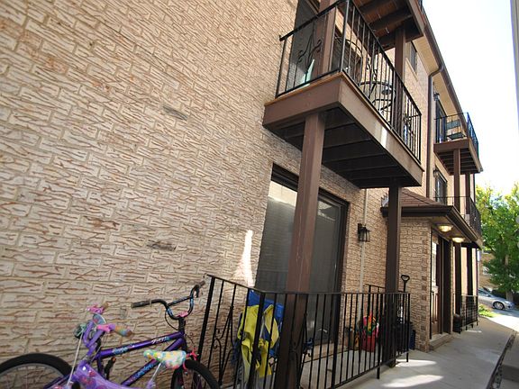 3rd image of 6831 N Northwest Hwy #1