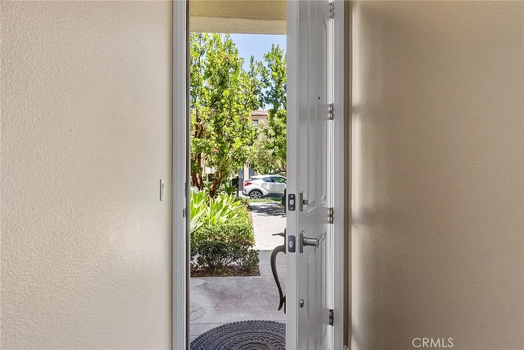 3 bed, 2.5 bath, 1897 sqft, $4,695 — Photo 2