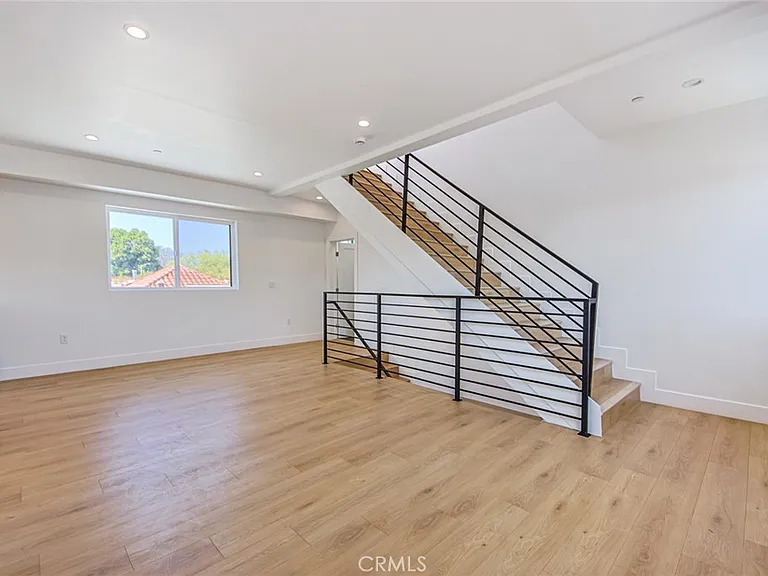 2851 S Victoria Ave #2 — Photo 22