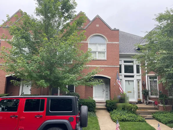 5934 N Sauganash Ln, Chicago, IL 60646