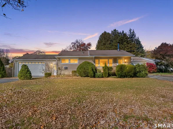 34 Beacon Manor Circle, Naugatuck, CT 06770