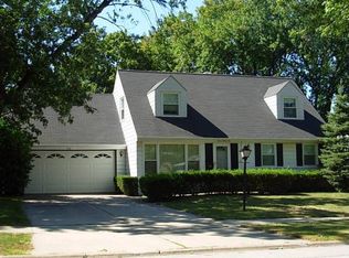 336 N Pioneer Dr, Addison, IL 60101