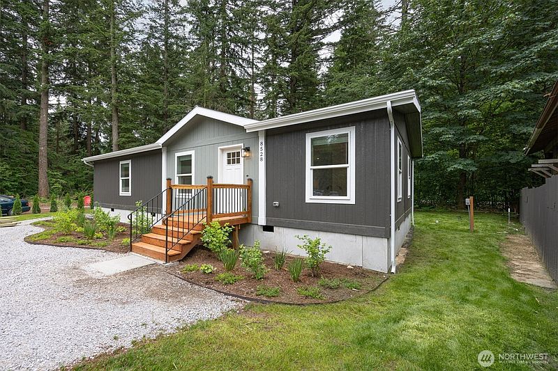 3rd image of 8528 Juniper Place