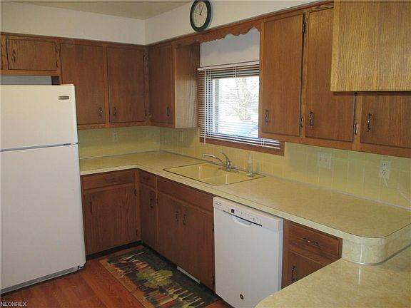 5th image of 1445 Rose Hedge Ct