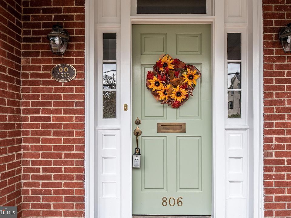 1st image of 806 Hanover St